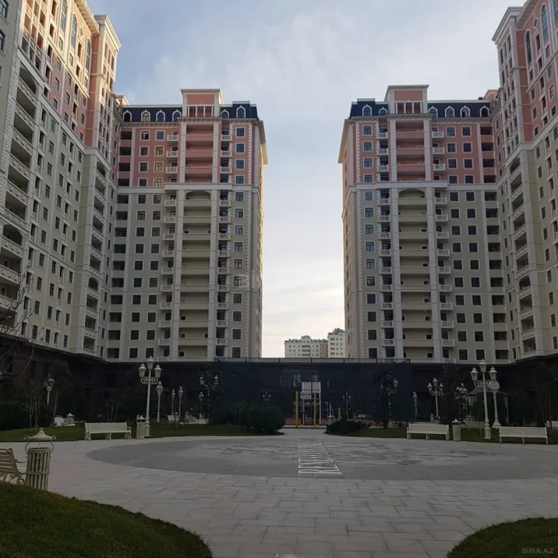 Satılır 4 otaqlı mənzil 185 m²