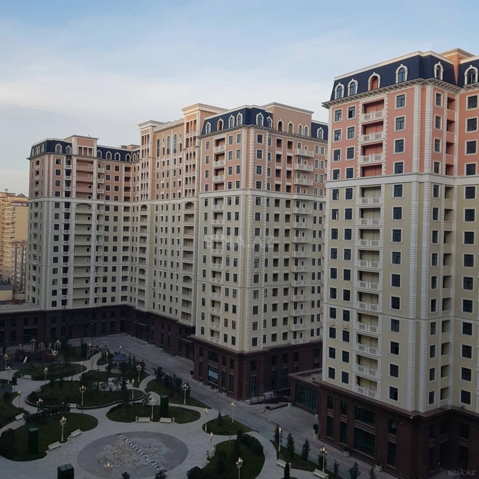 Satılır 4 otaqlı mənzil 185 m²