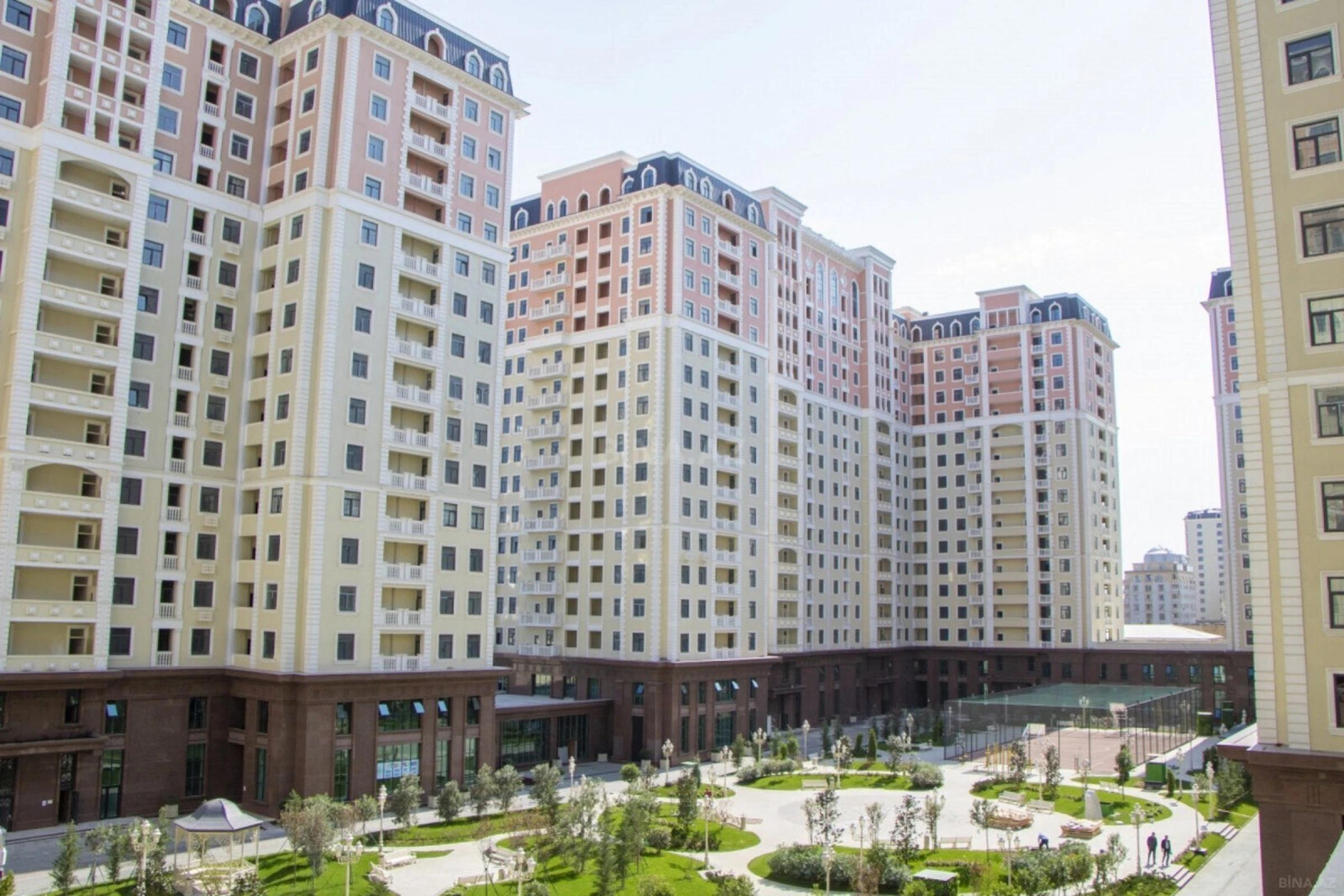 Satılır 4 otaqlı mənzil 185 m²