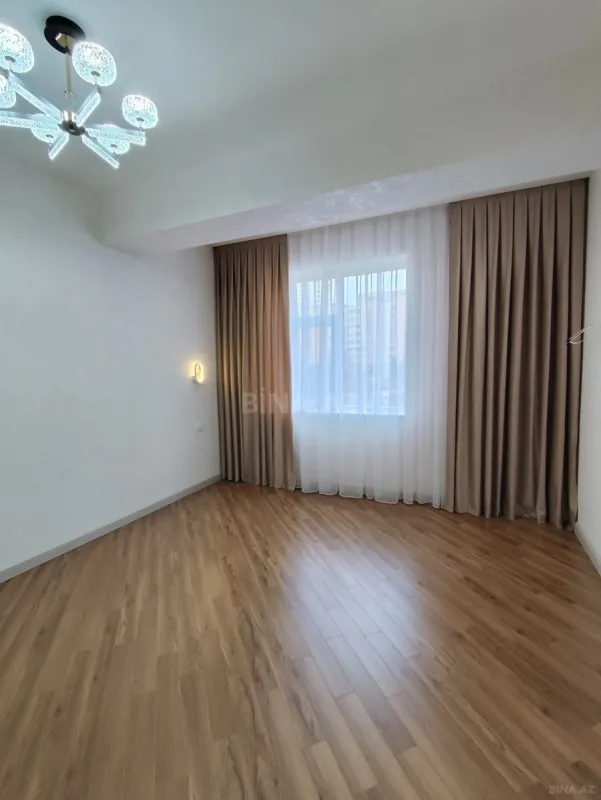 Satılır 3 otaqlı mənzil 128 m²