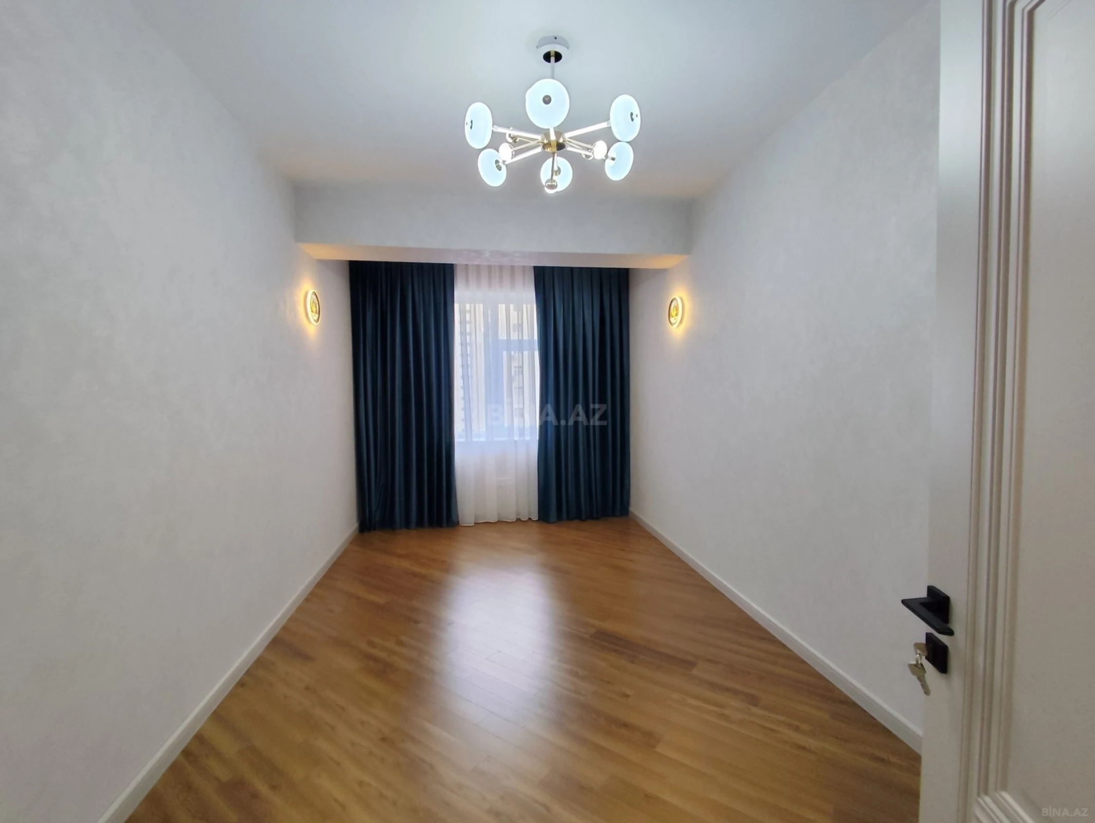 Satılır 3 otaqlı mənzil 128 m²