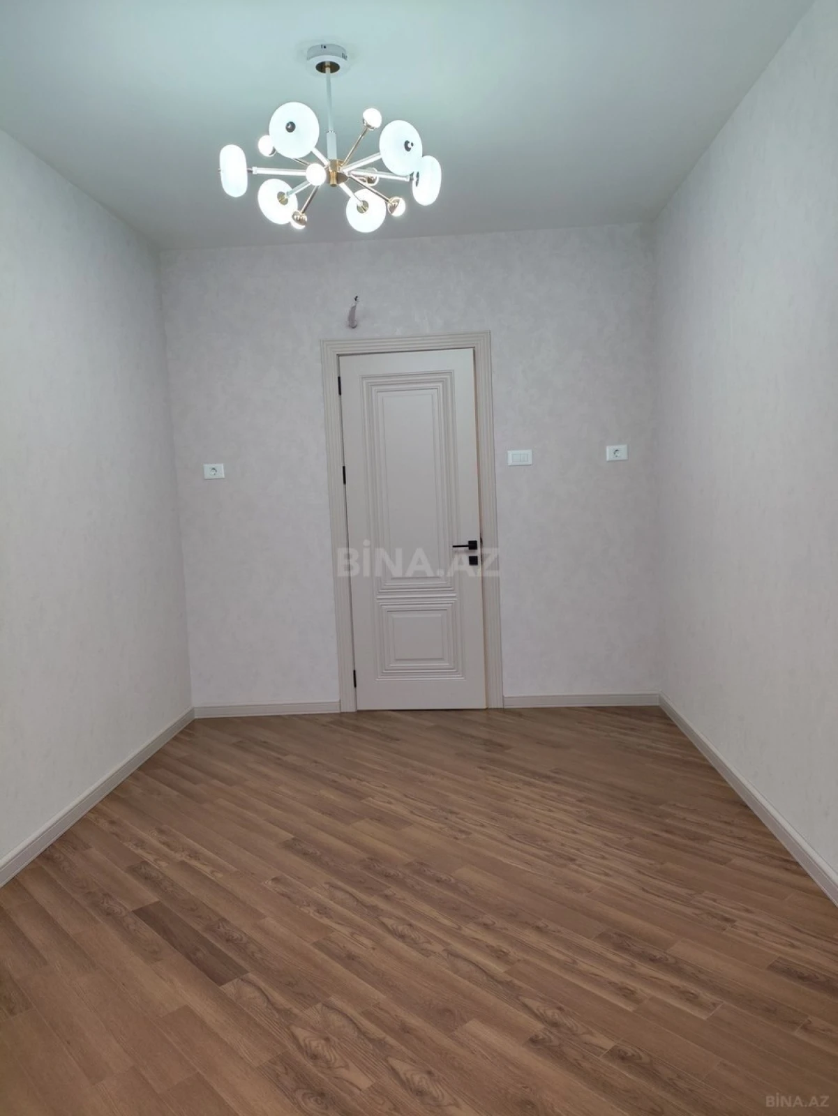 Satılır 3 otaqlı mənzil 128 m²