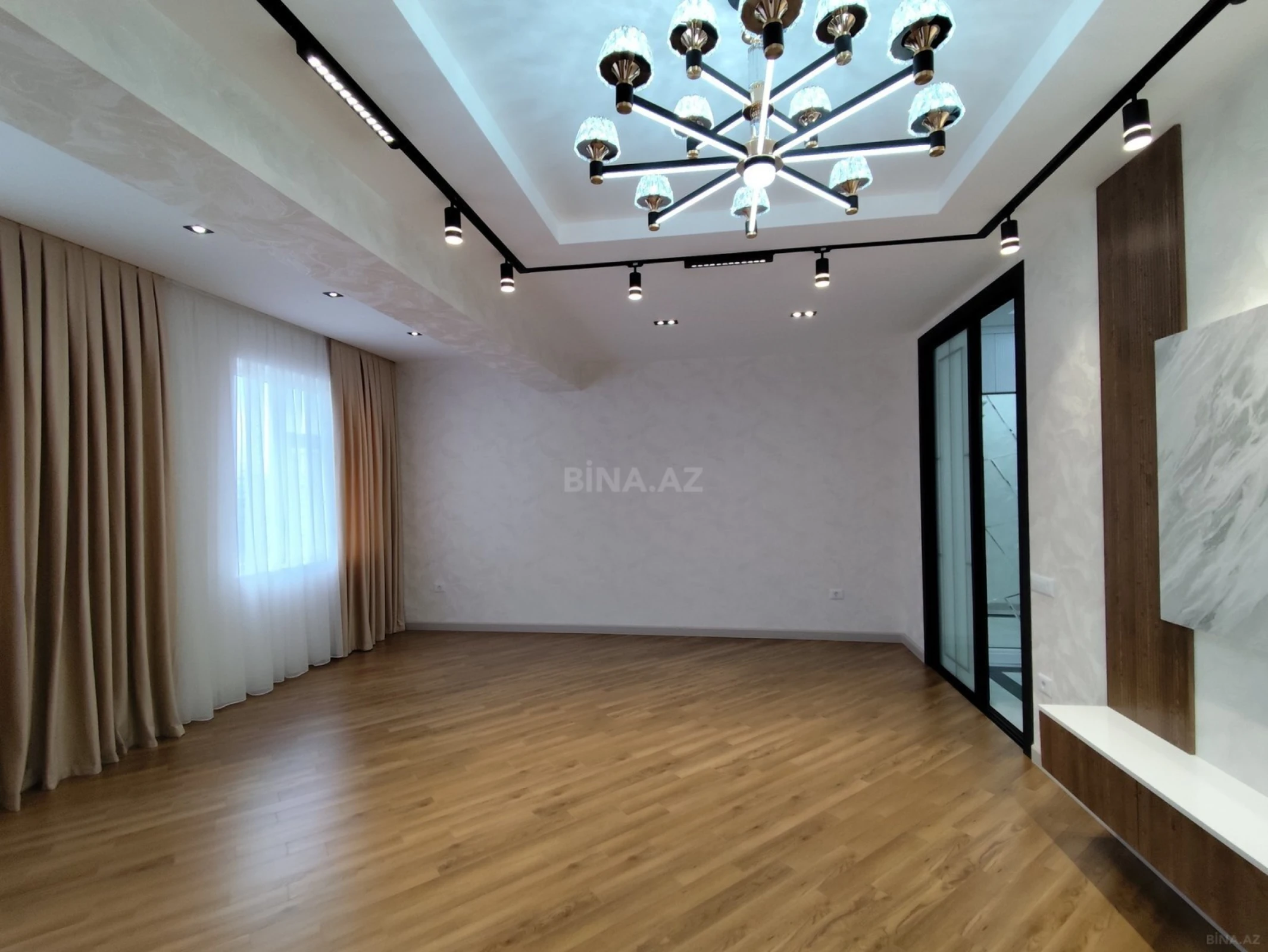 Satılır 3 otaqlı mənzil 128 m²
