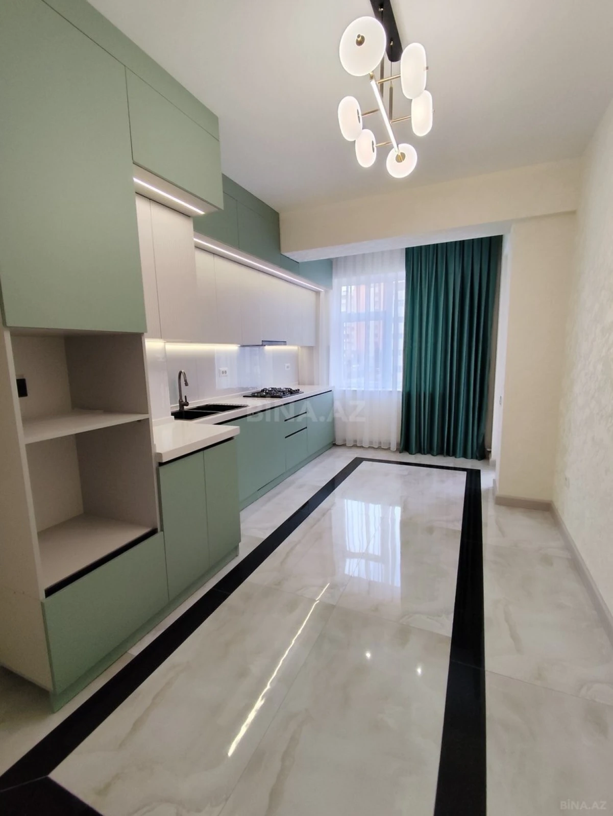 Satılır 3 otaqlı mənzil 128 m²