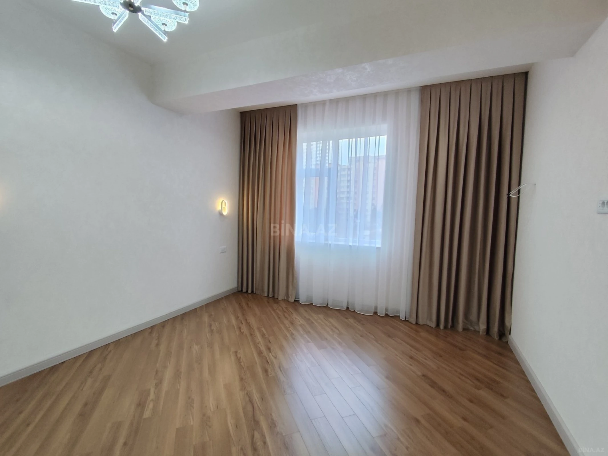 Satılır 3 otaqlı mənzil 128 m²
