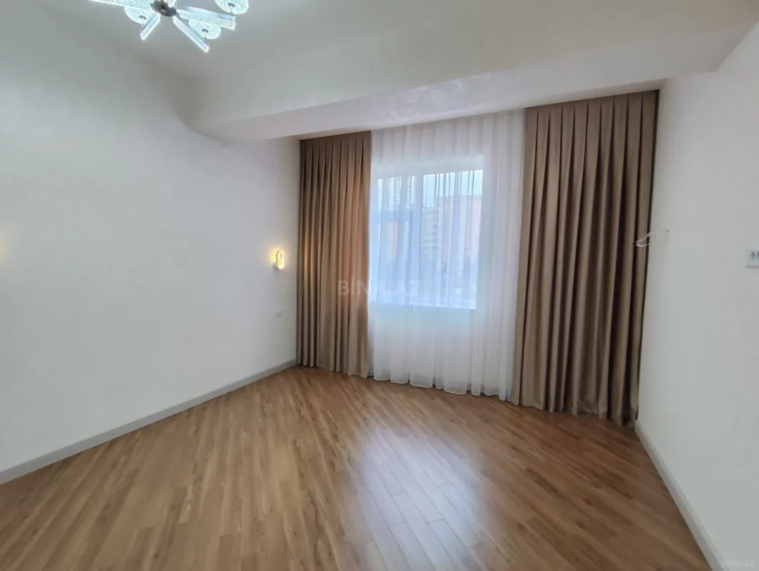 Satılır 3 otaqlı mənzil 128 m²