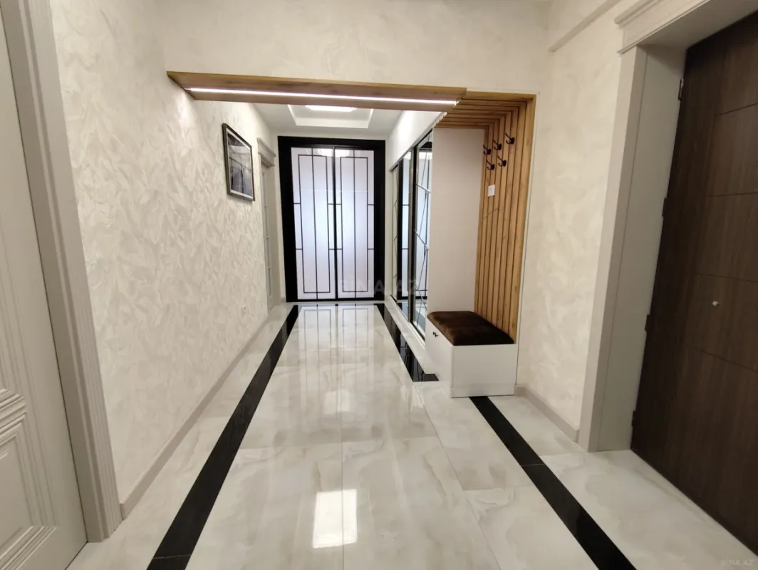 Satılır 3 otaqlı mənzil 128 m²