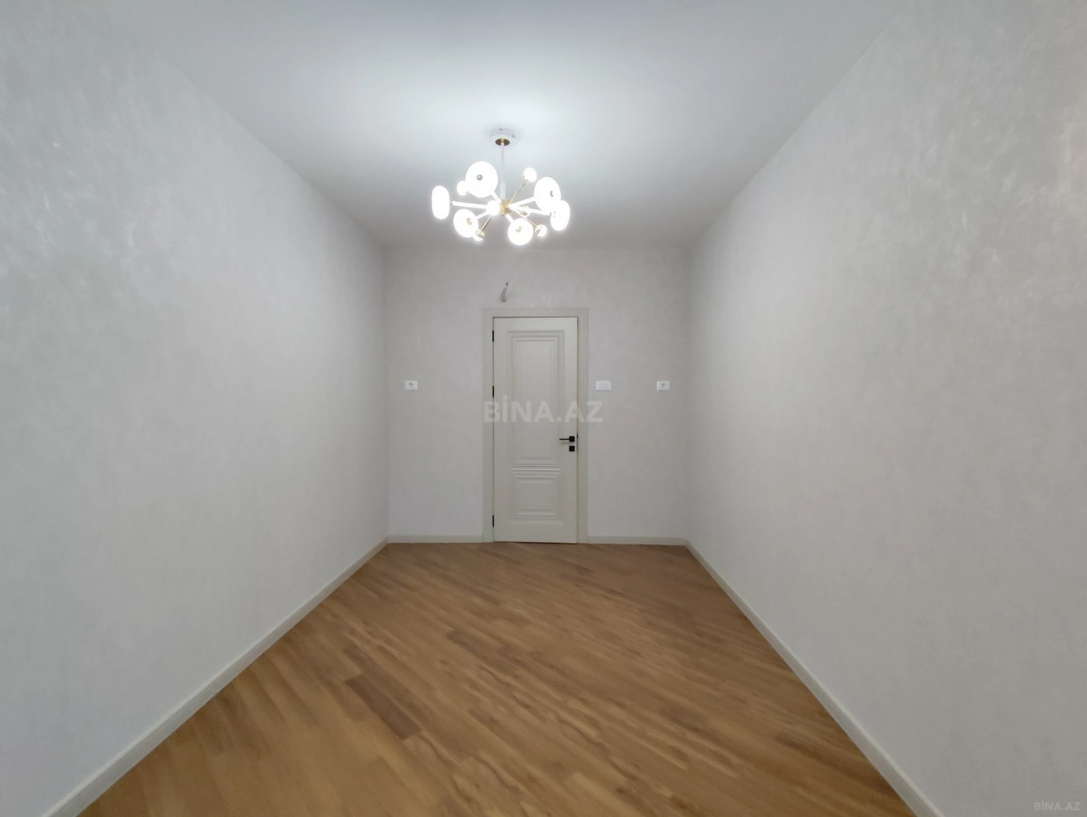 Satılır 3 otaqlı mənzil 128 m²