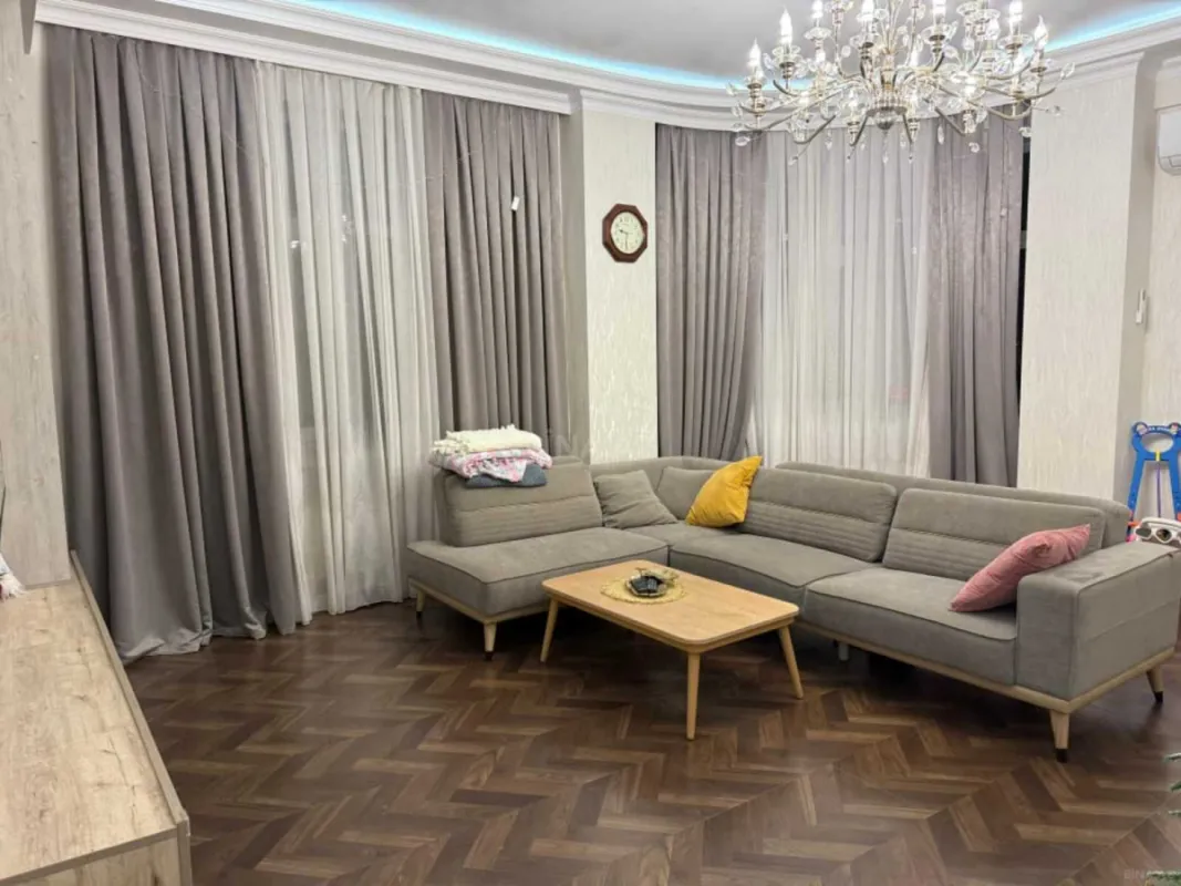 Satılır 2 otaqlı mənzil 101 m²