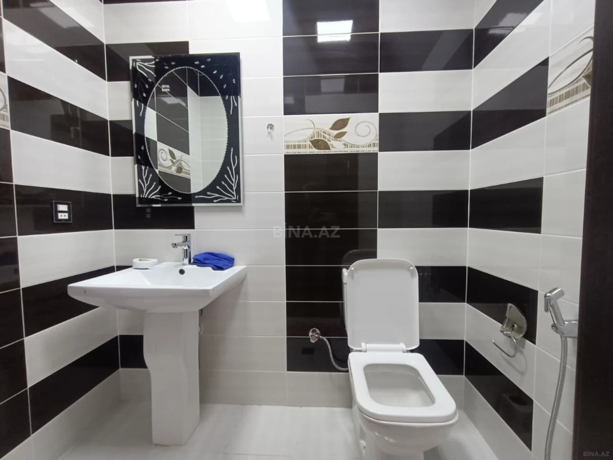 Kirayə verilir 2 otaqlı mənzil 115 m²