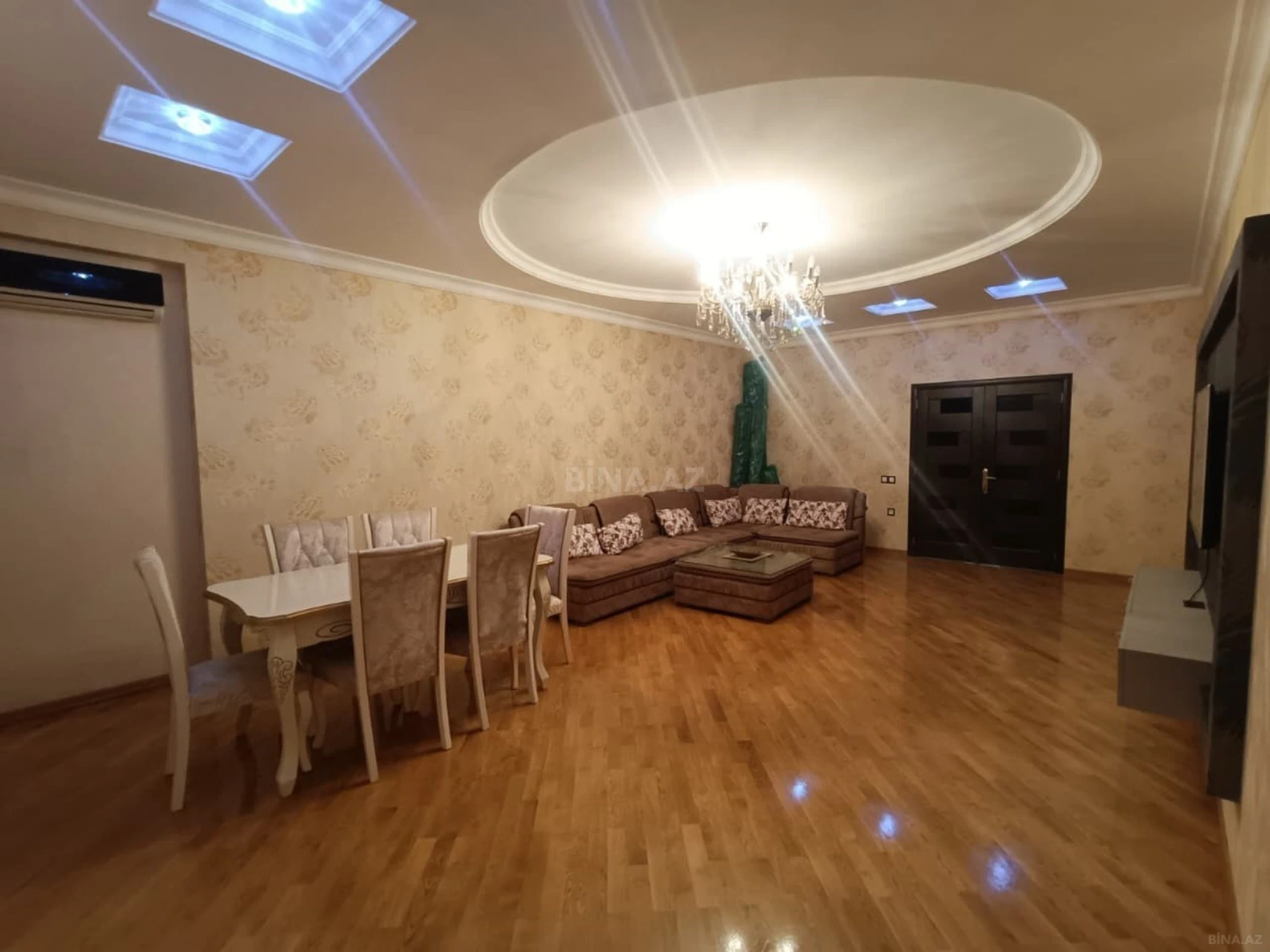 Kirayə verilir 2 otaqlı mənzil 115 m²