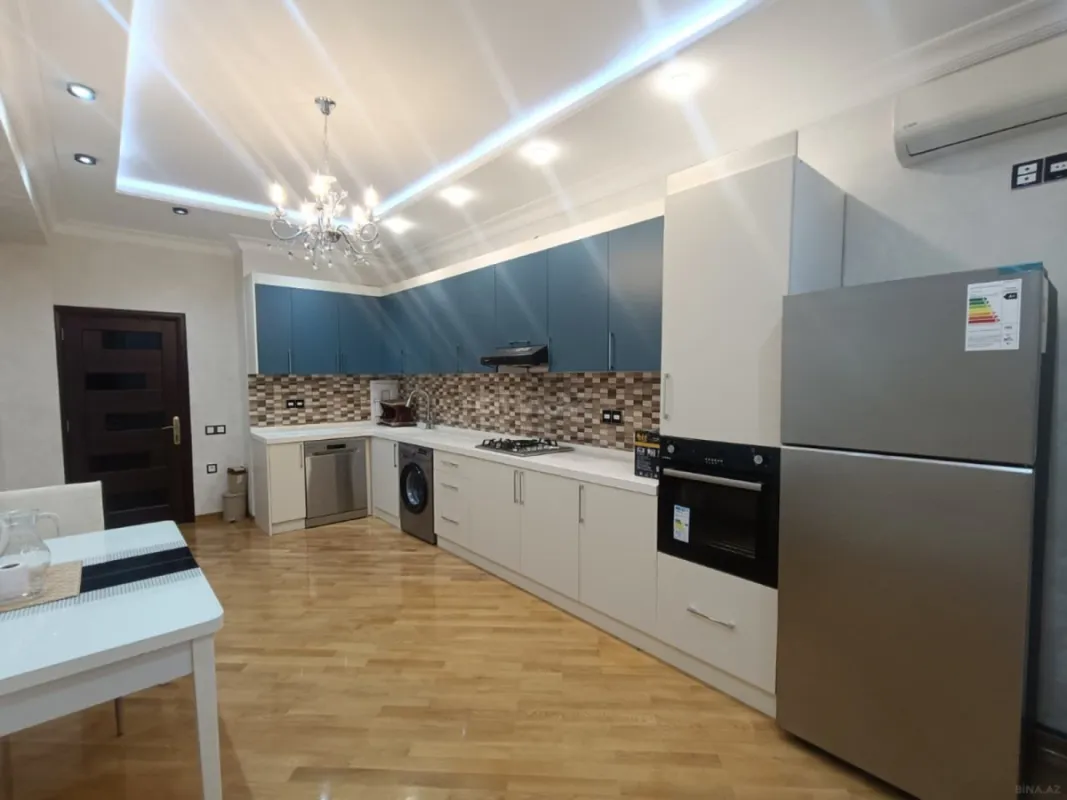 Kirayə verilir 2 otaqlı mənzil 115 m²