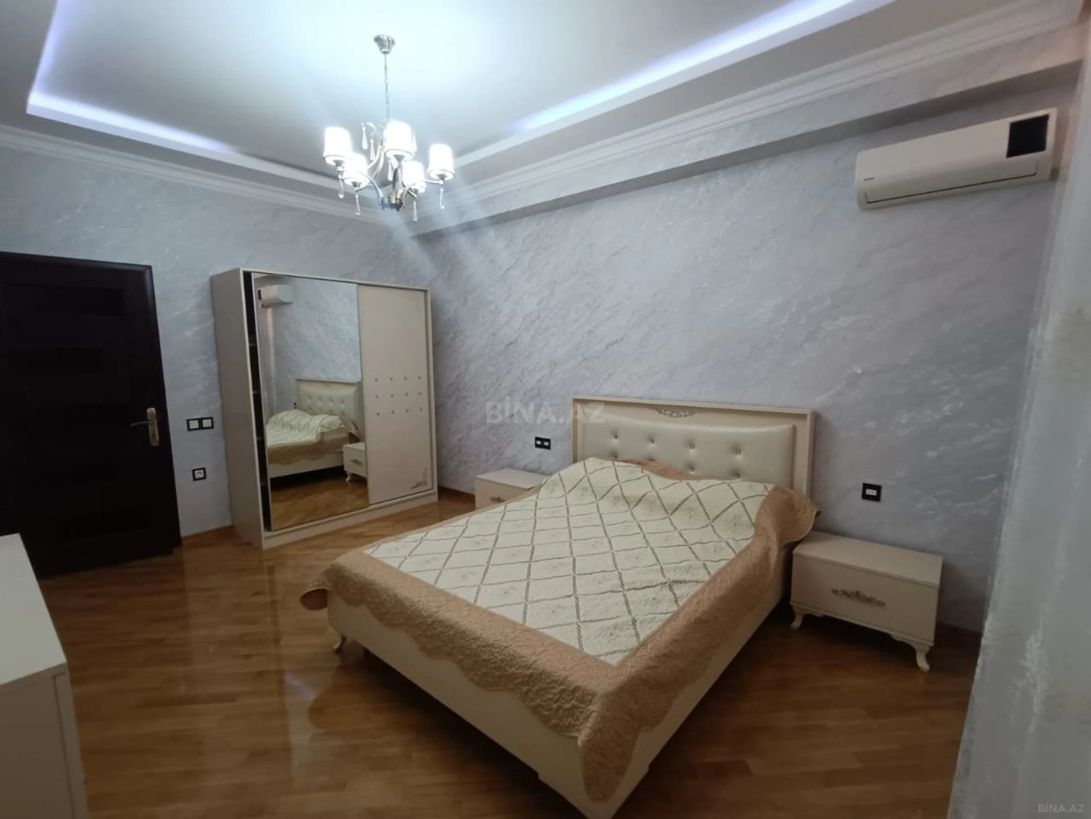 Kirayə verilir 2 otaqlı mənzil 115 m²