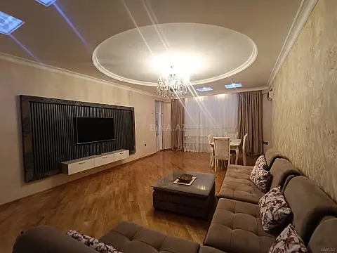 Kirayə verilir 2 otaqlı mənzil 115 m²