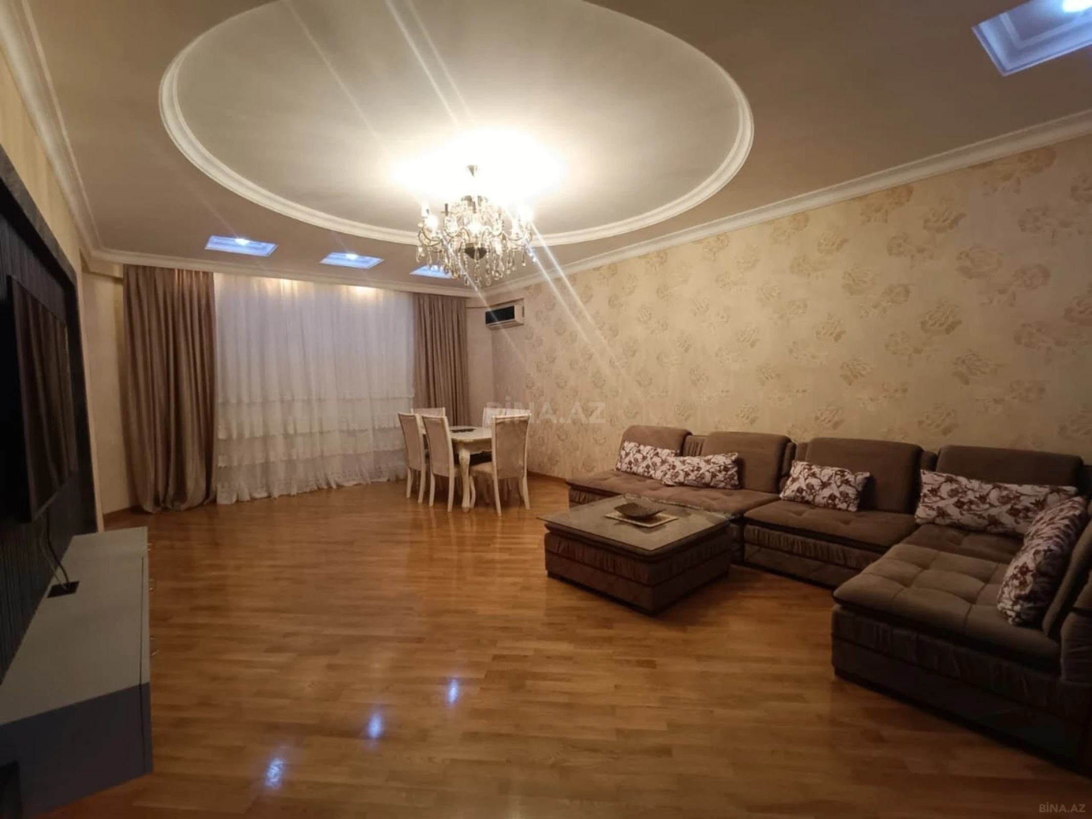 Kirayə verilir 2 otaqlı mənzil 115 m²