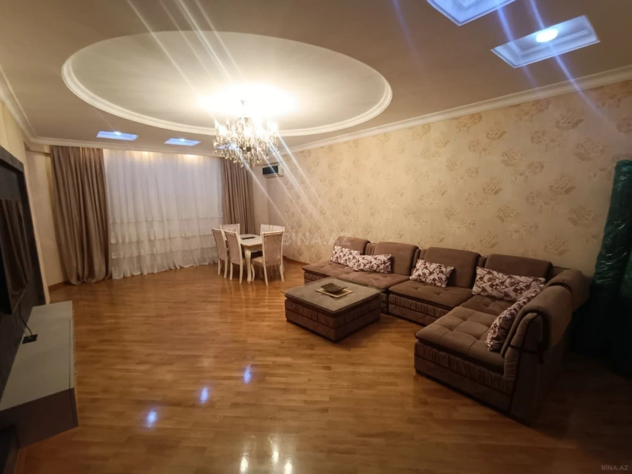 Kirayə verilir 2 otaqlı mənzil 115 m²