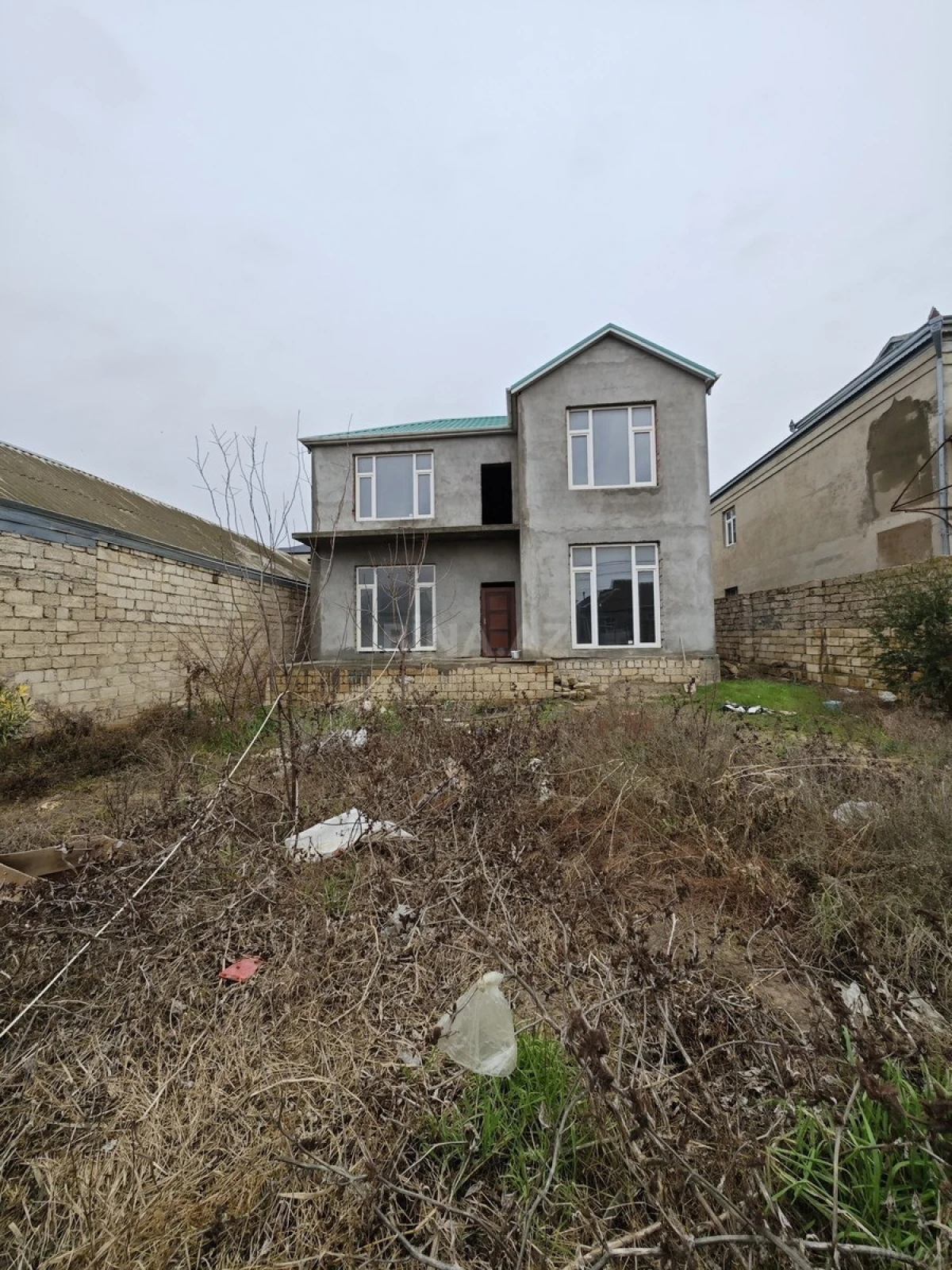 Satılır 4 otaqlı həyət evi 200 m²