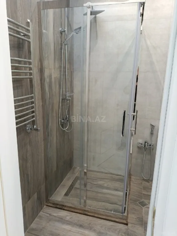 Satılır 4 otaqlı mənzil 172 m²