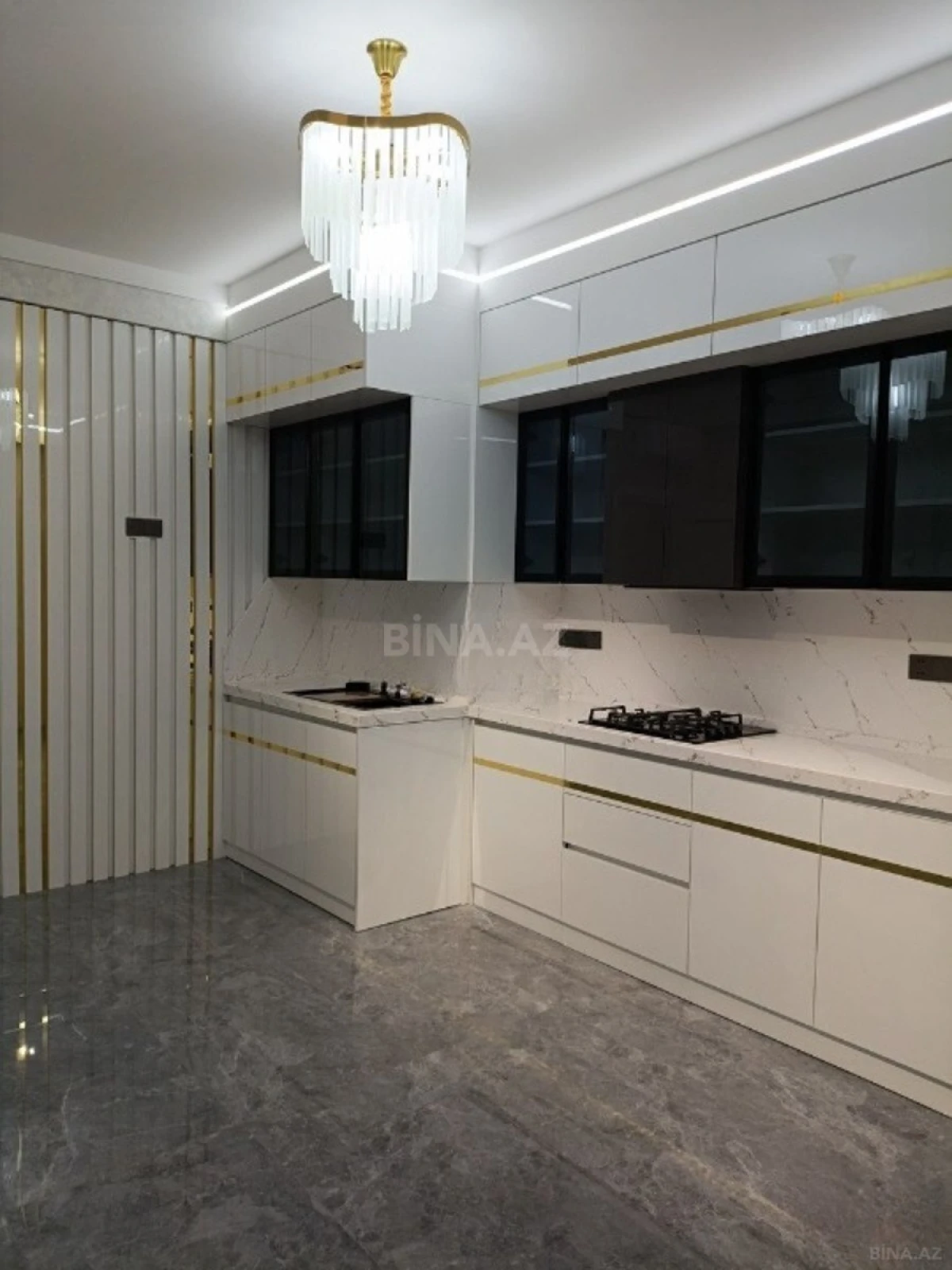 Satılır 4 otaqlı mənzil 172 m²