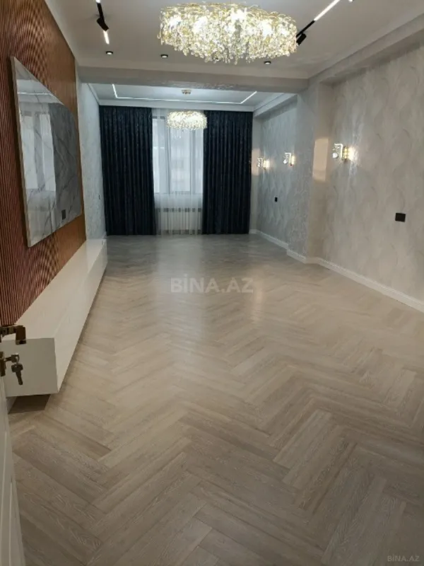 Satılır 4 otaqlı mənzil 172 m²