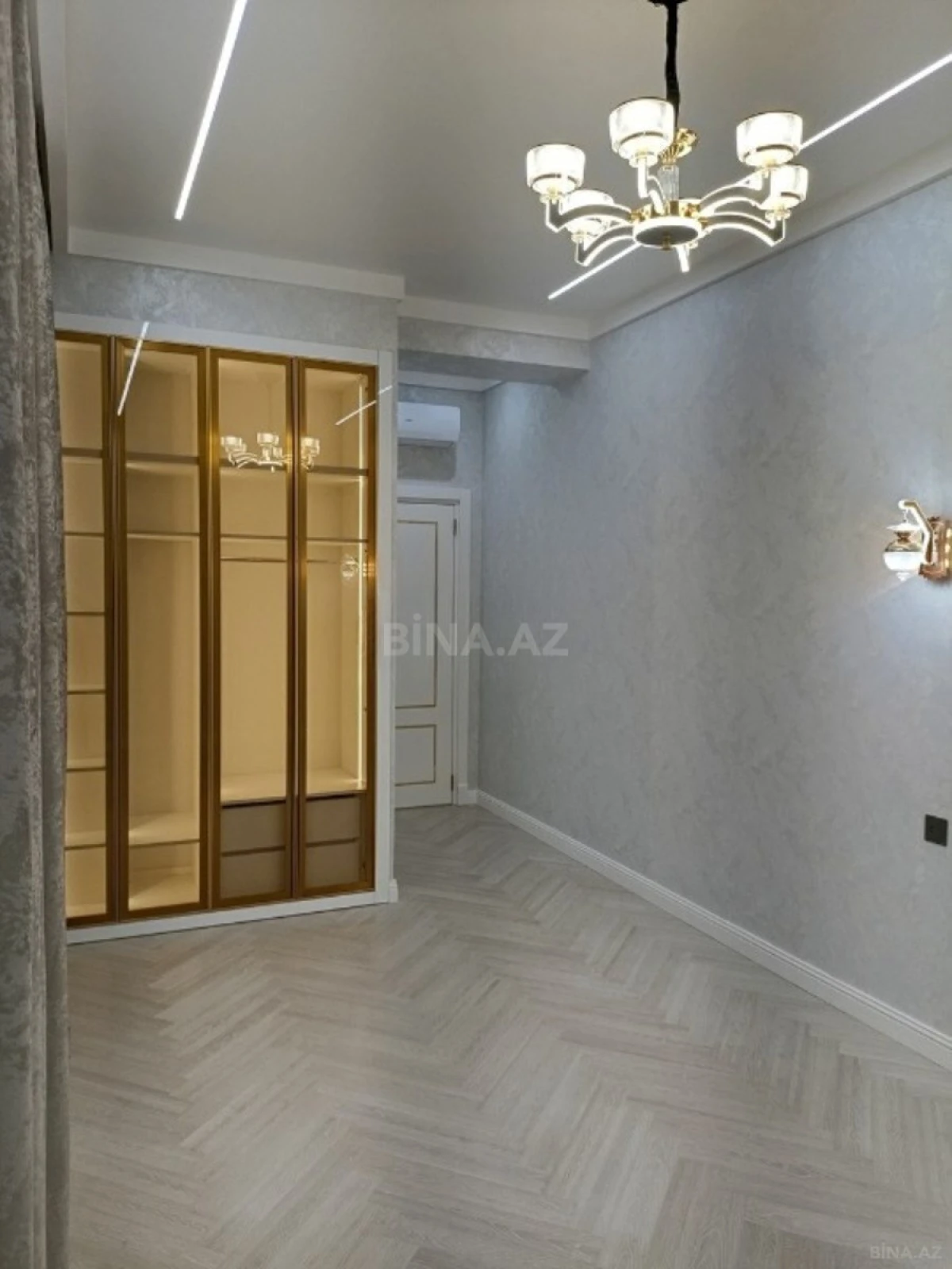 Satılır 4 otaqlı mənzil 172 m²