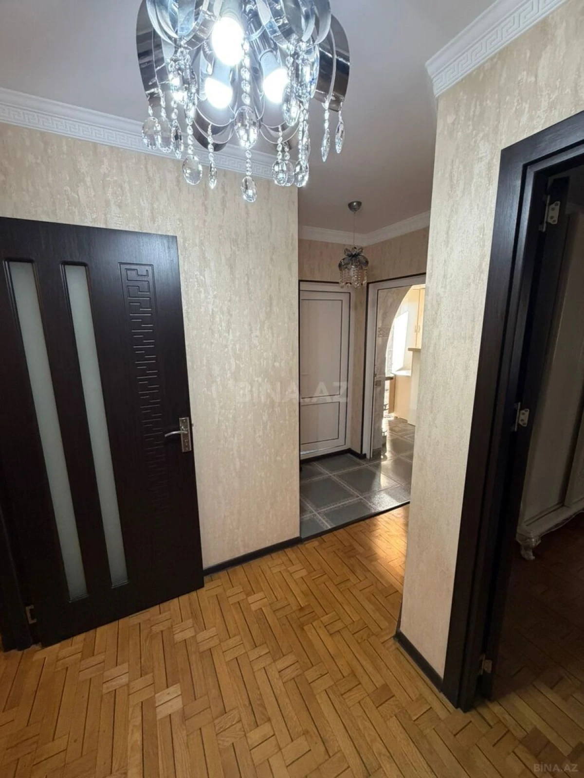 Satılır 5 otaqlı mənzil 130 m²