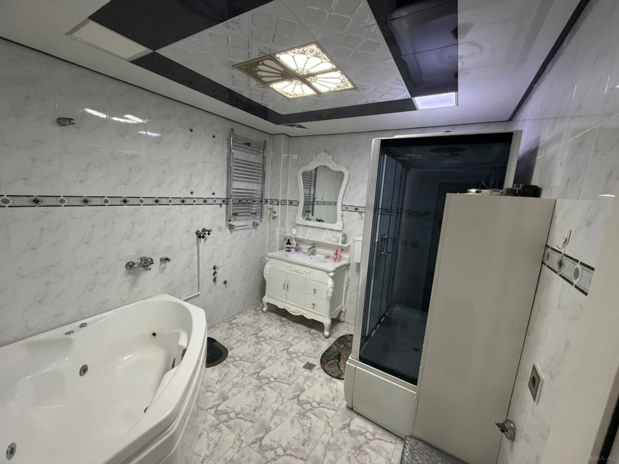 Satılır 5 otaqlı mənzil 130 m²