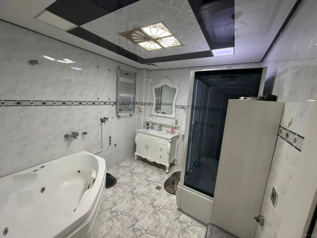 Satılır 5 otaqlı mənzil 130 m²