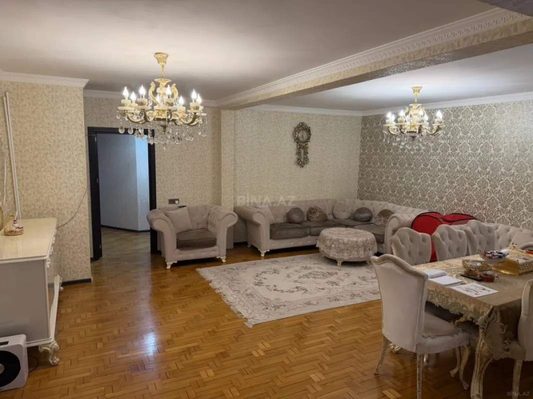 Satılır 5 otaqlı mənzil 130 m²