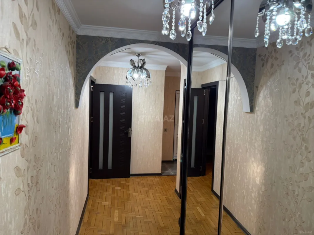 Satılır 5 otaqlı mənzil 130 m²