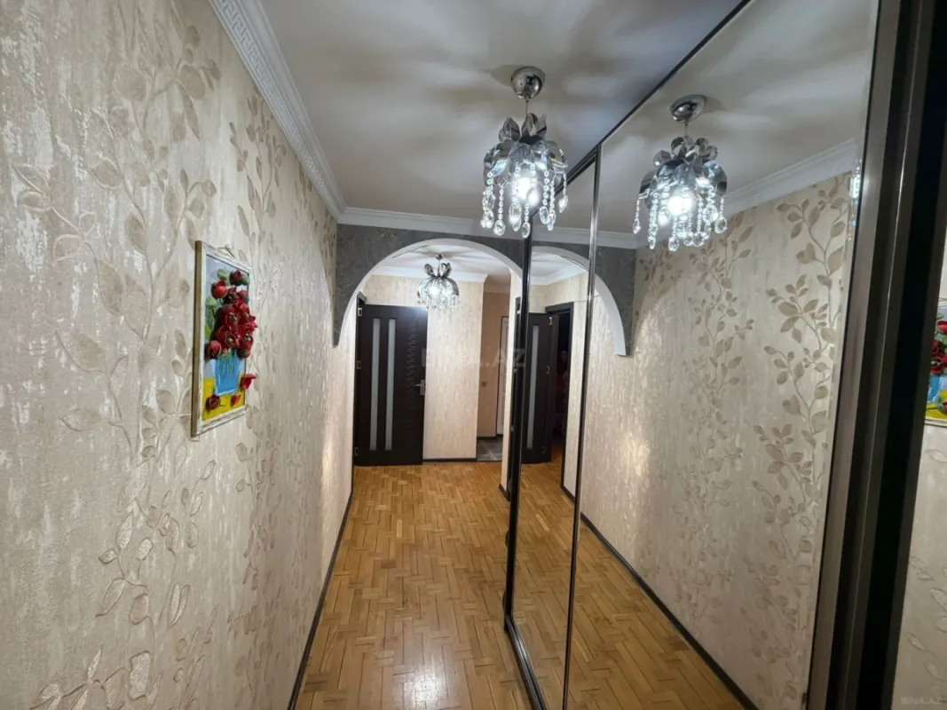 Satılır 5 otaqlı mənzil 130 m²