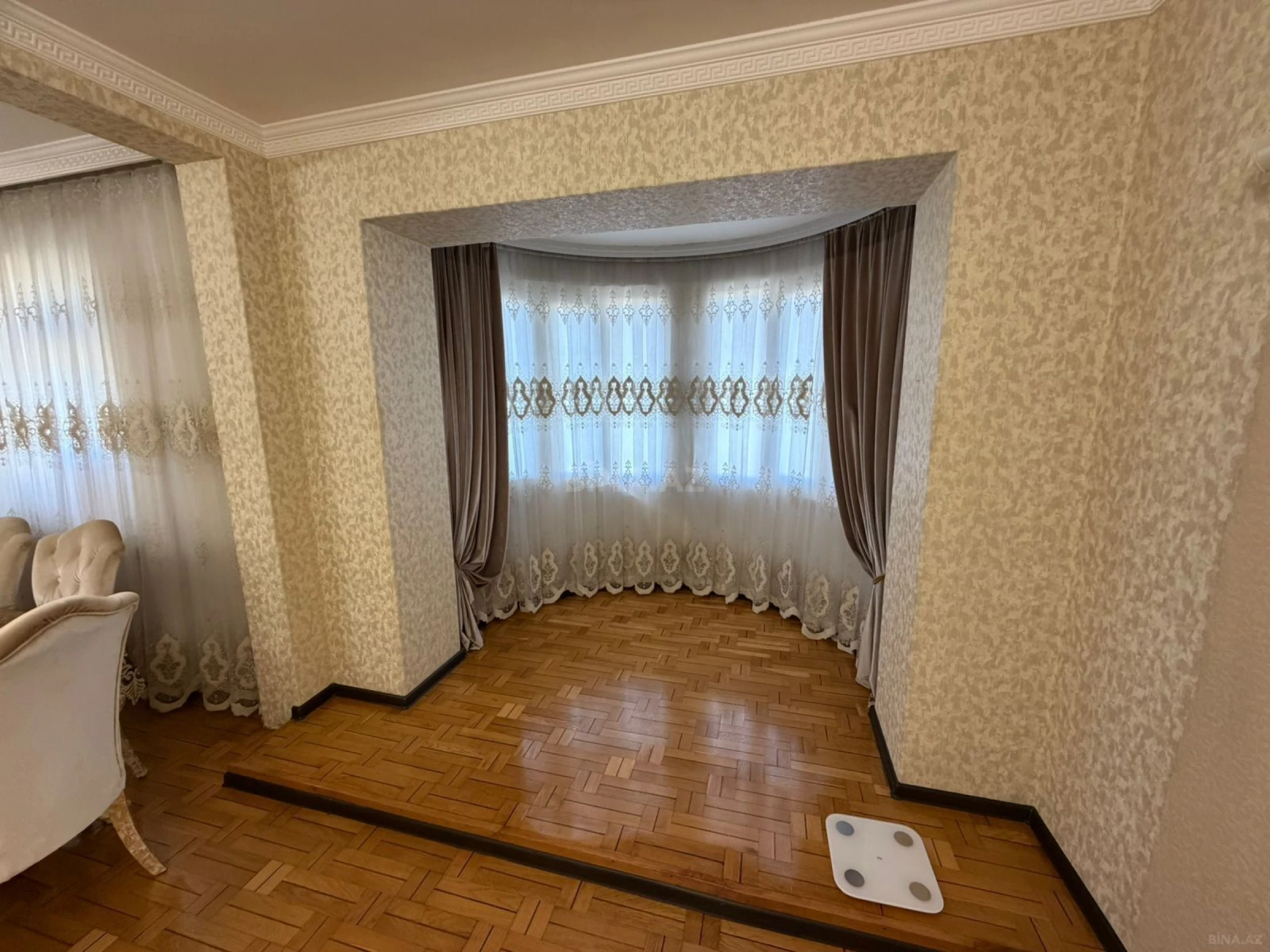 Satılır 5 otaqlı mənzil 130 m²