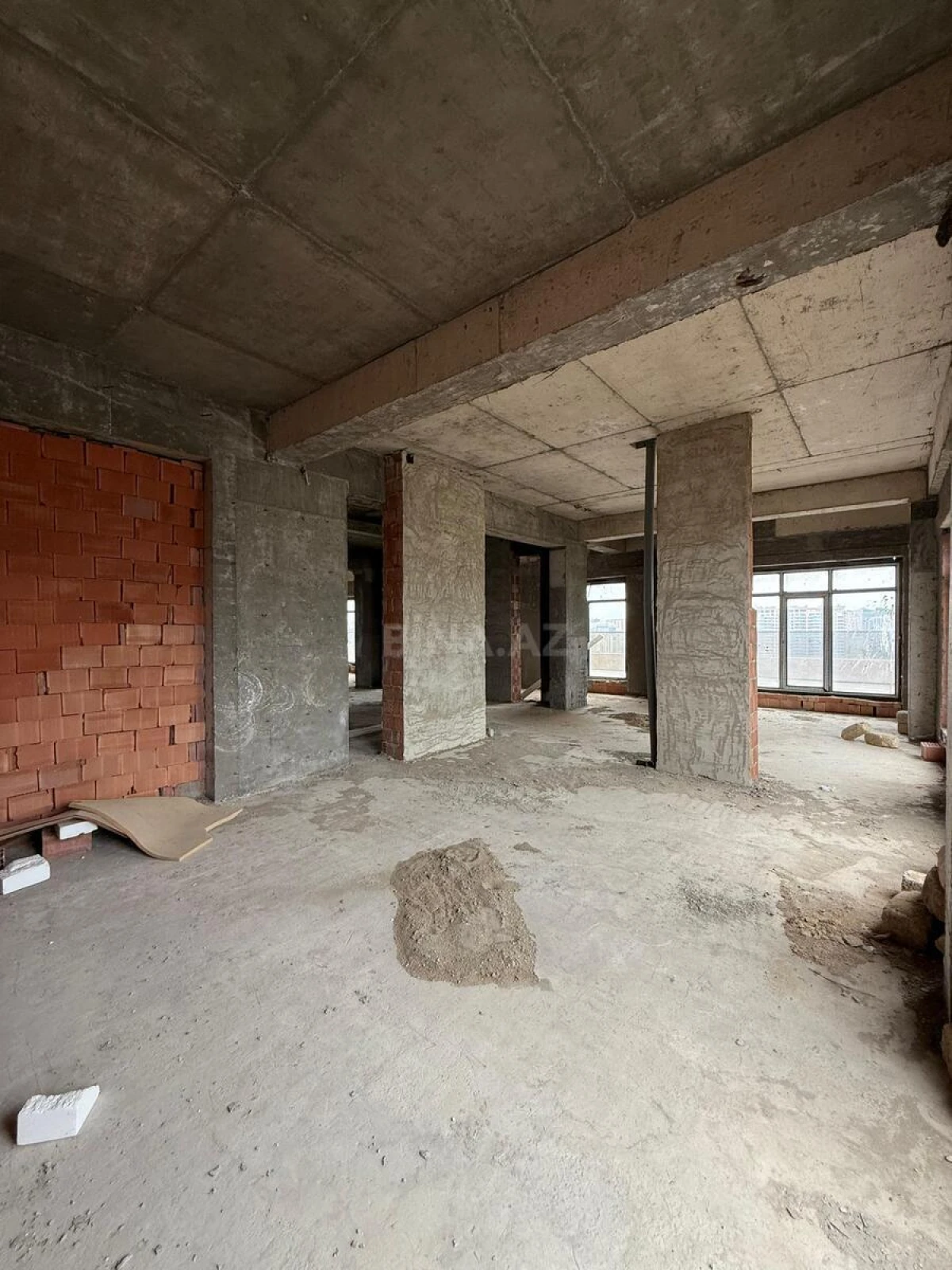 Satılır 5 otaqlı mənzil 420 m²