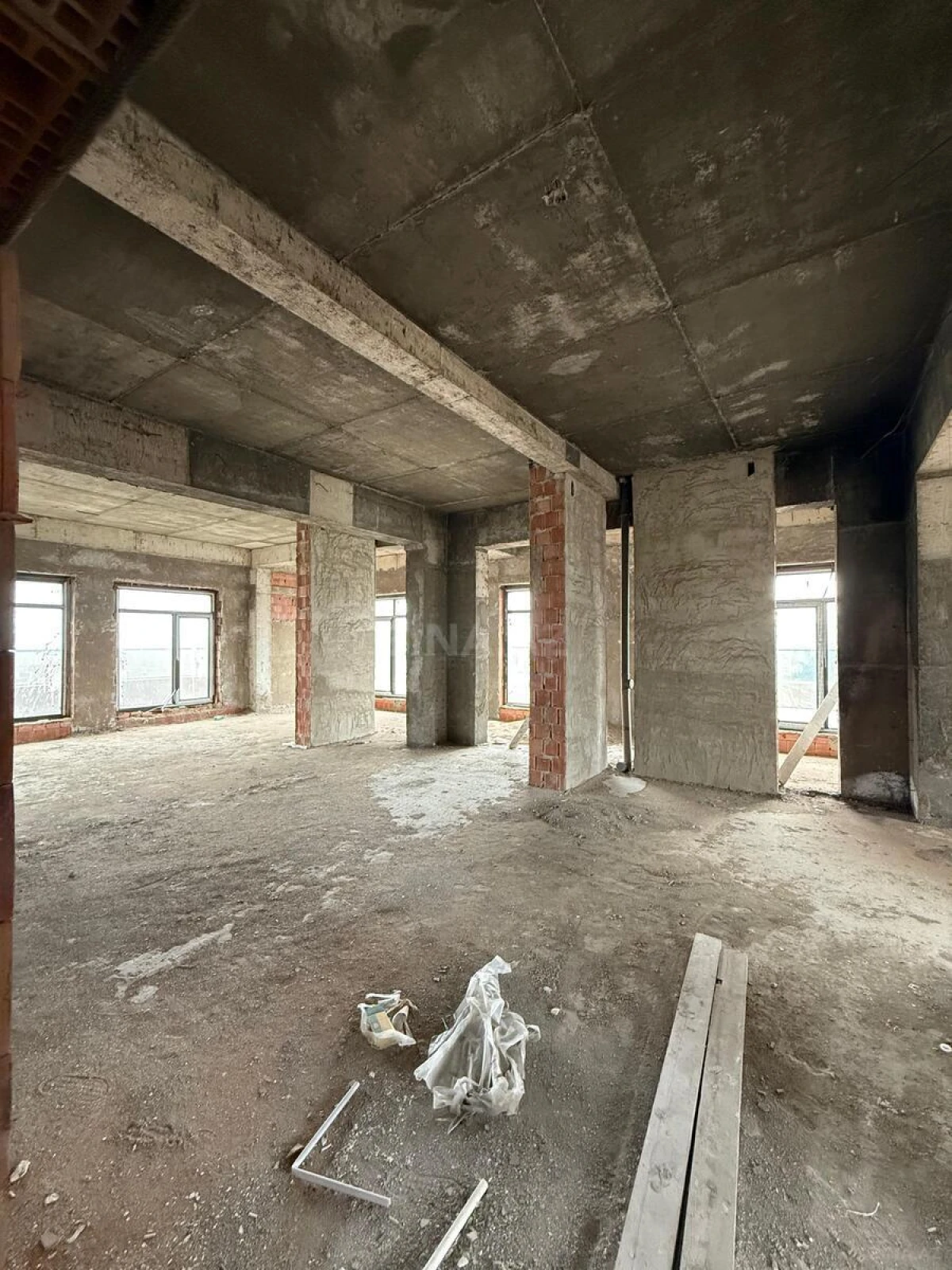 Satılır 5 otaqlı mənzil 420 m²