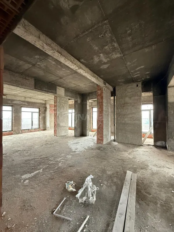 Satılır 5 otaqlı mənzil 420 m²