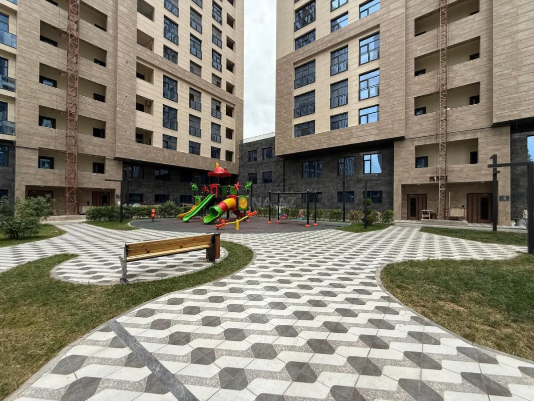 Satılır 5 otaqlı mənzil 420 m²