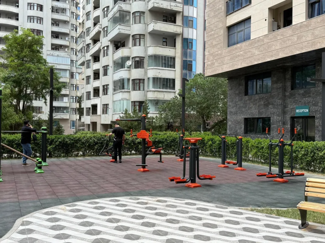 Satılır 5 otaqlı mənzil 420 m²