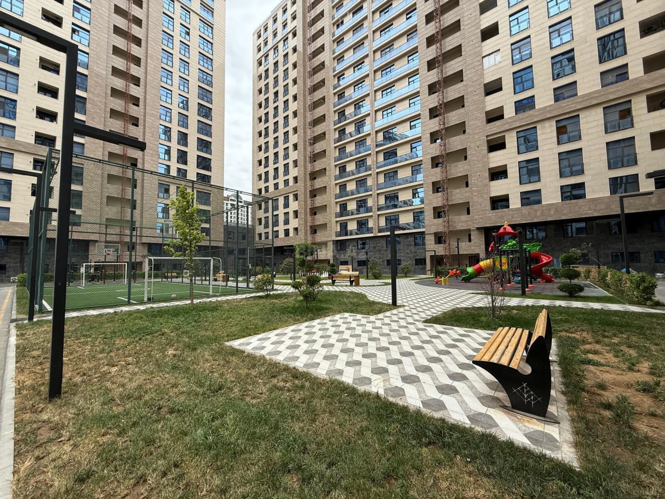 Satılır 5 otaqlı mənzil 420 m²