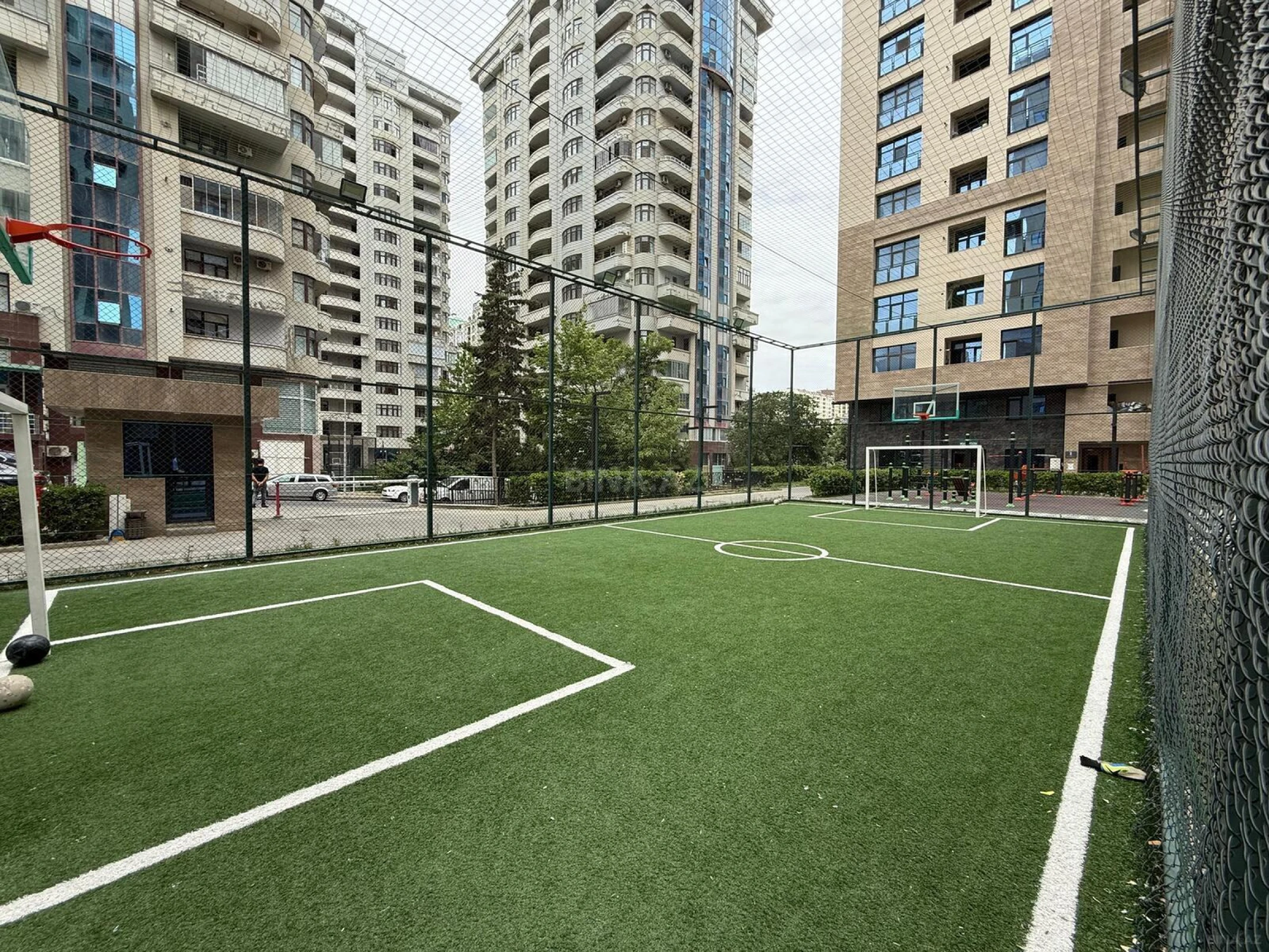 Satılır 5 otaqlı mənzil 420 m²