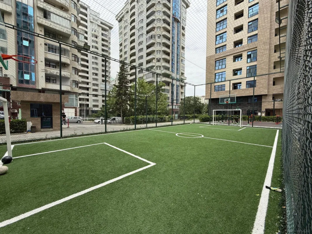 Satılır 5 otaqlı mənzil 420 m²