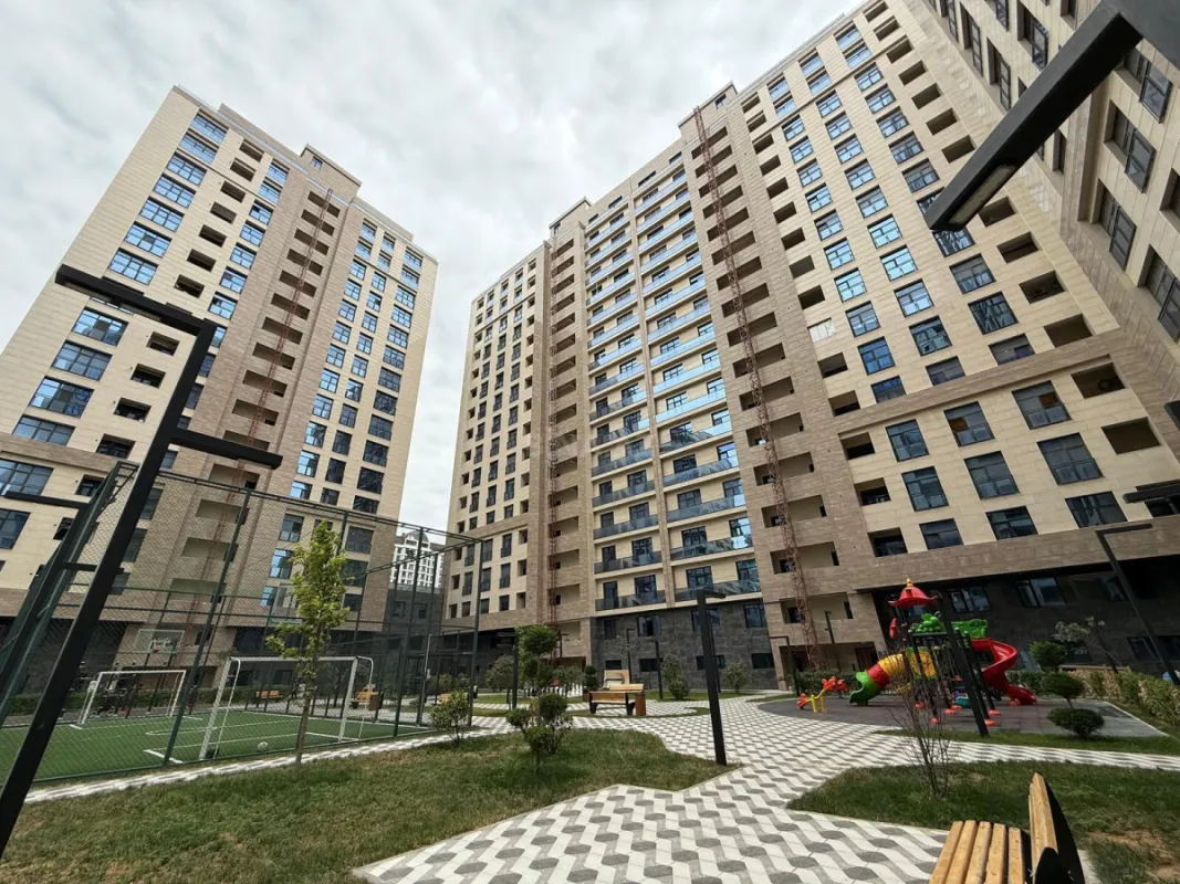Satılır 5 otaqlı mənzil 420 m²