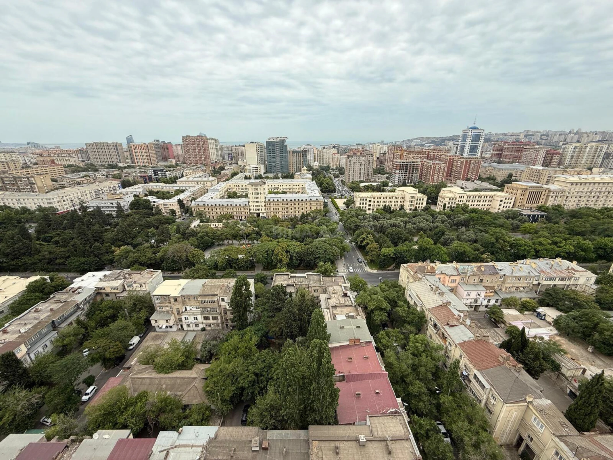 Satılır 5 otaqlı mənzil 420 m²