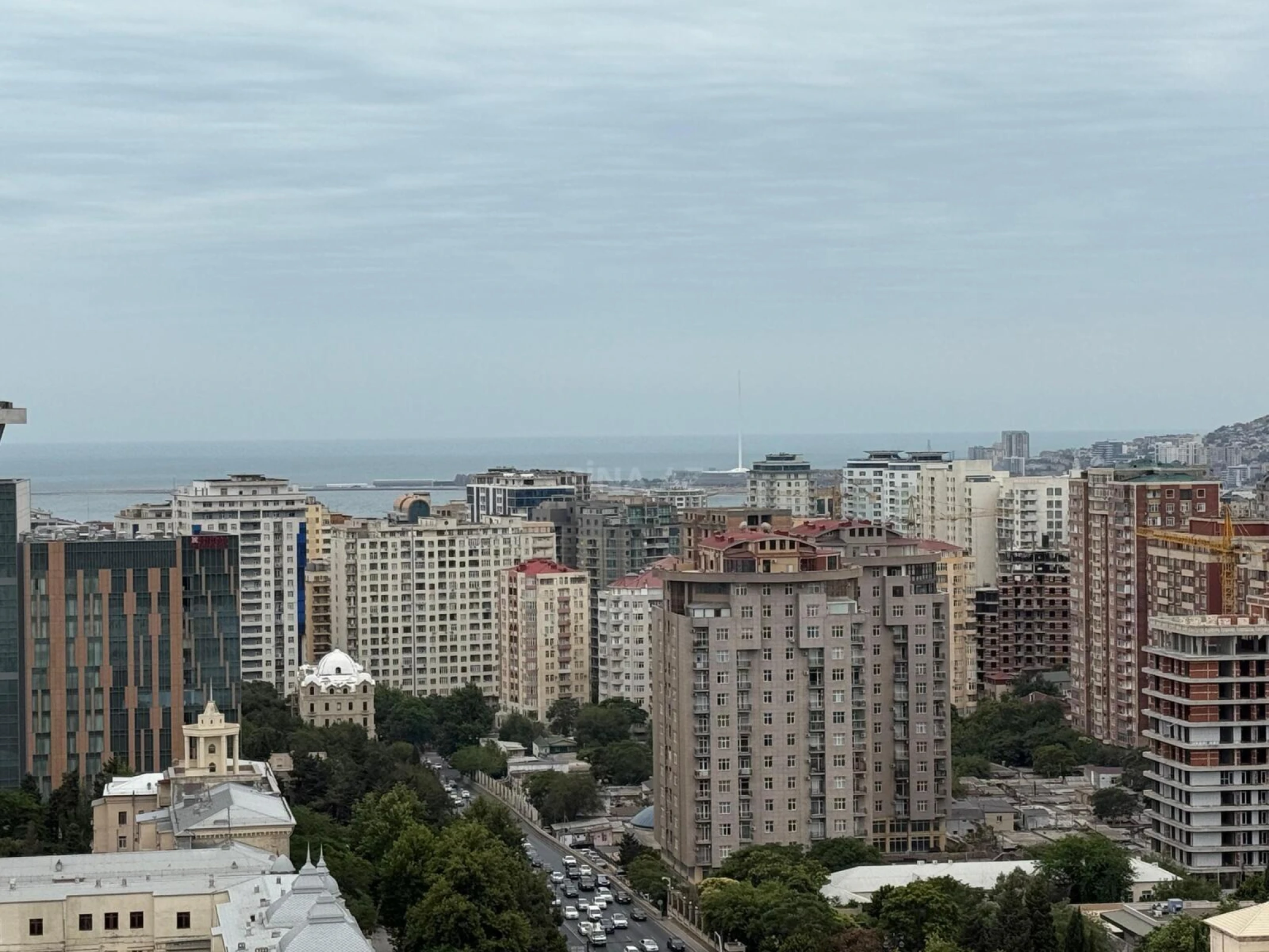 Satılır 5 otaqlı mənzil 420 m²