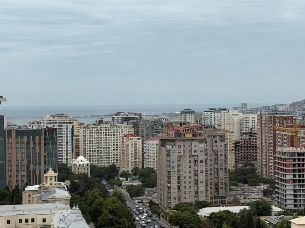 Satılır 5 otaqlı mənzil 420 m²