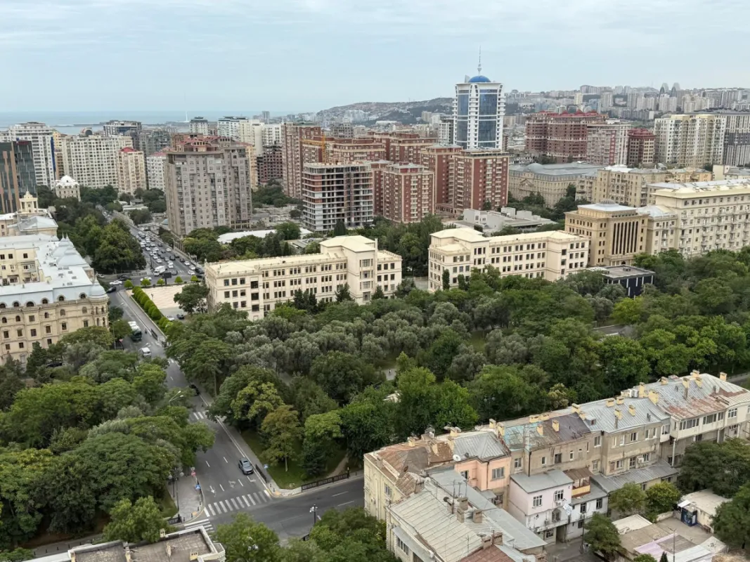 Satılır 5 otaqlı mənzil 420 m²