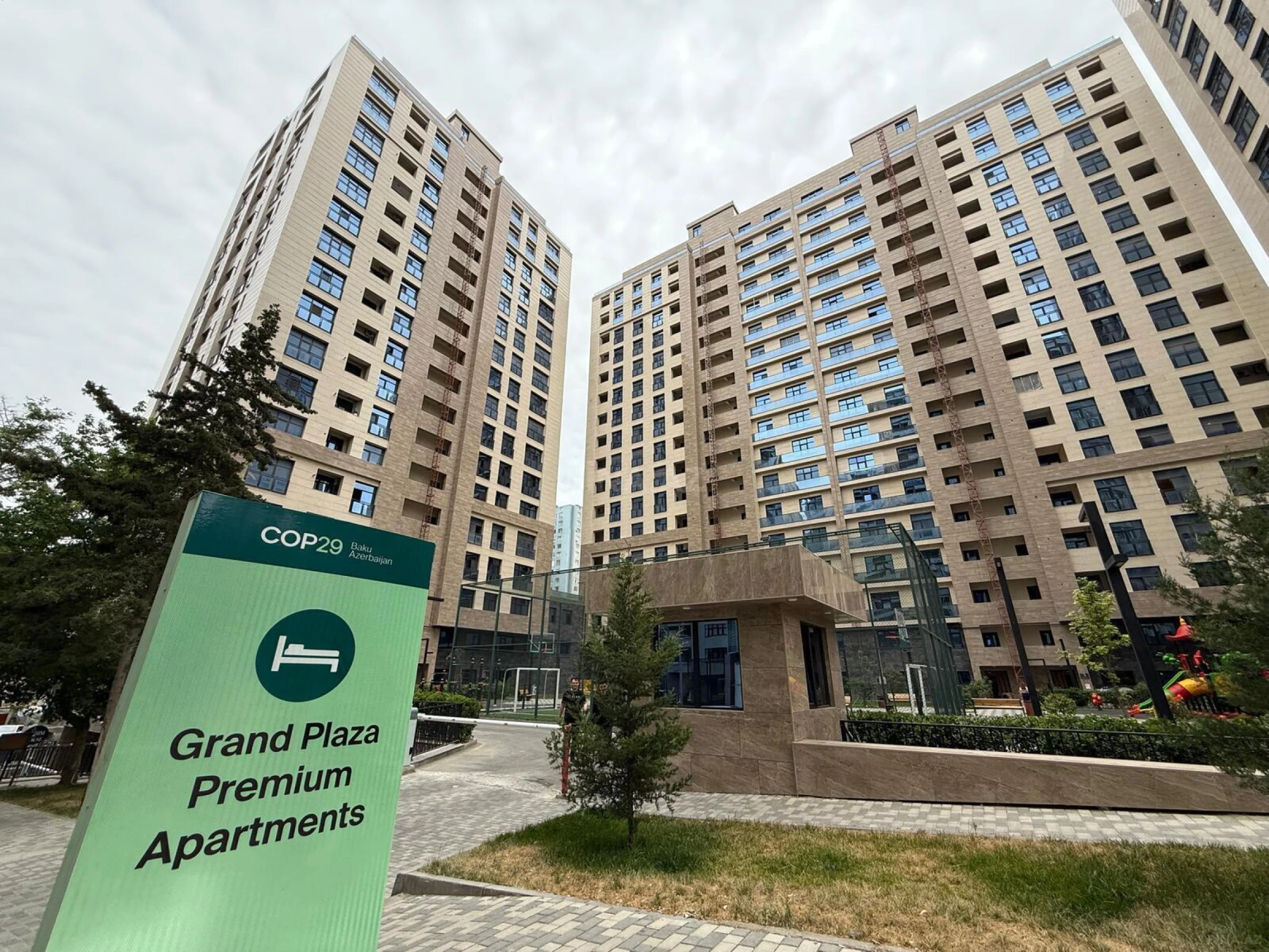 Satılır 5 otaqlı mənzil 420 m²