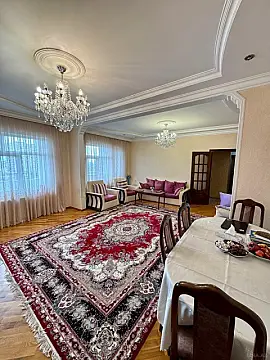 Satılır 5 otaqlı mənzil 120 m²