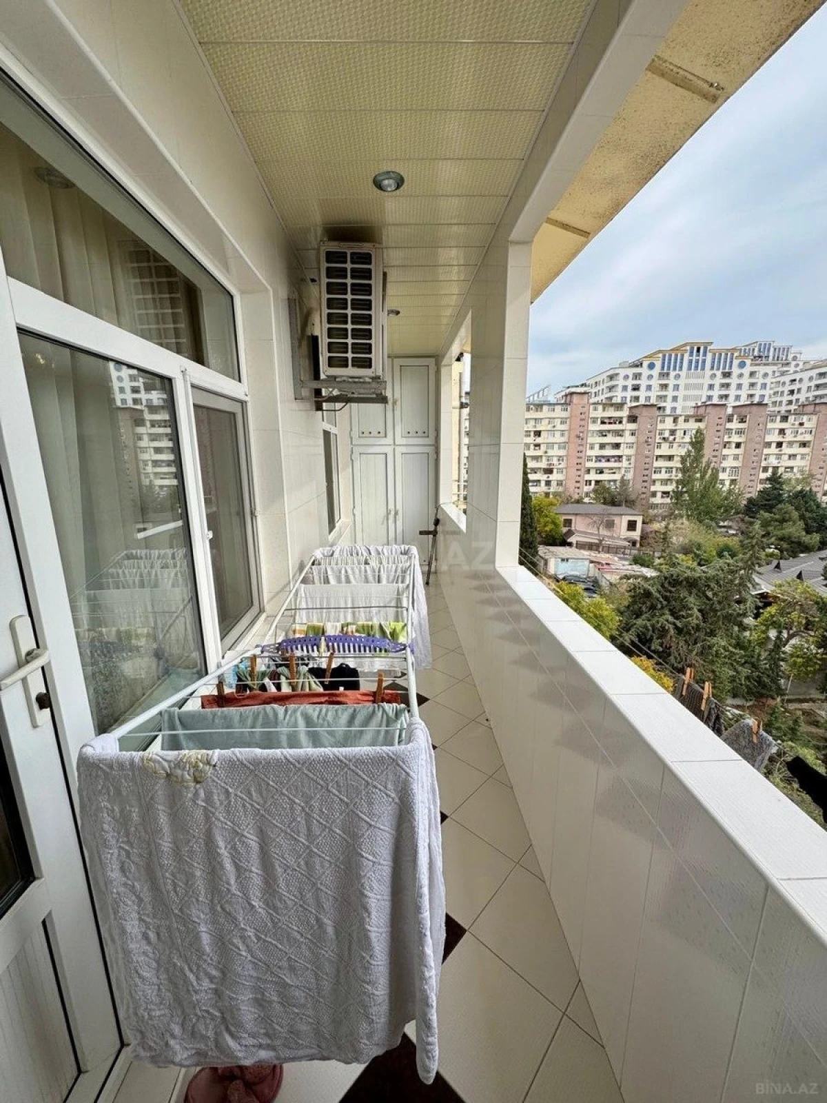 Satılır 5 otaqlı mənzil 120 m²