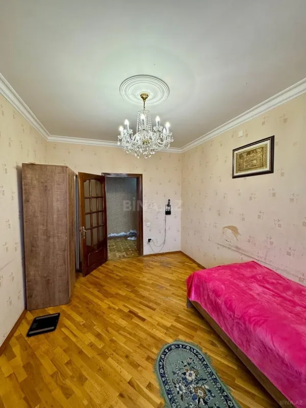 Satılır 5 otaqlı mənzil 120 m²