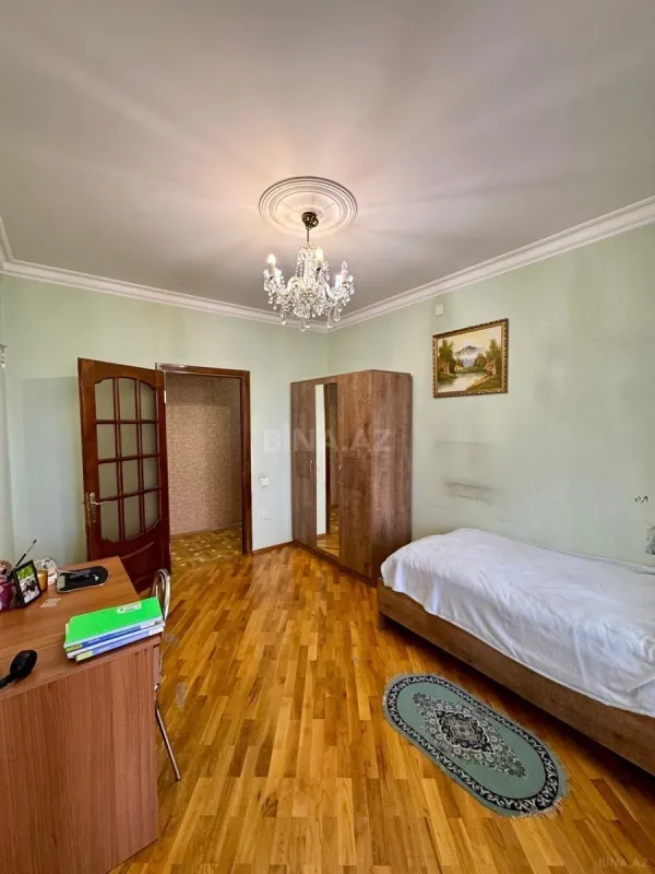 Satılır 5 otaqlı mənzil 120 m²